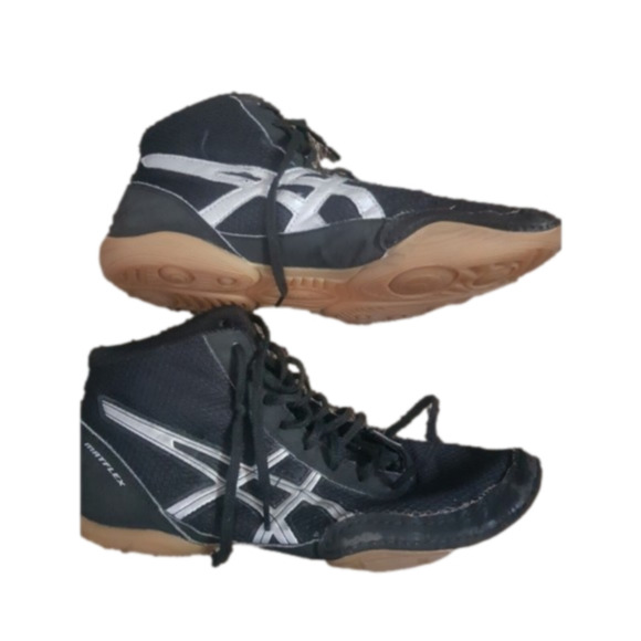 Oasics Other - Asics Matflex Gym Shoes size 6 Black & White